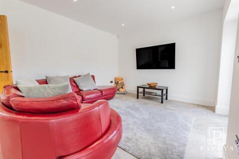 OPEN PLAN KITCHEN &amp; FAMILY AREA