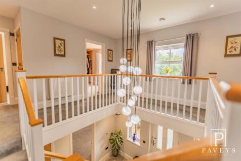 FIRST FLOOR GALLERY LANDING