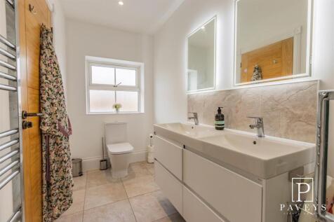 ENSUITE SHOWER ROOM
