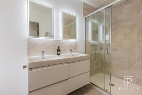 ENSUITE SHOWER ROOM