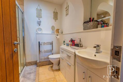 ENSUITE TO MASTER BEDROOM