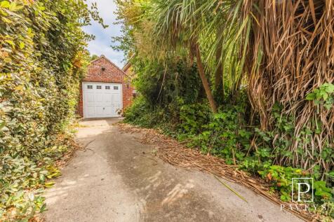 DETACHED GARAGE