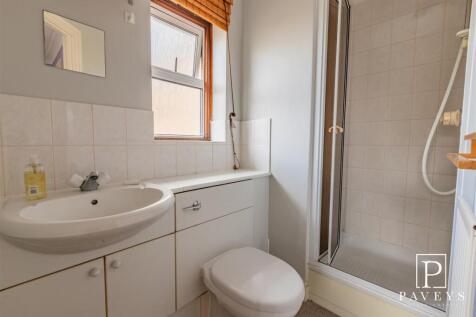 ENSUITE TO MASTER BEDROOM