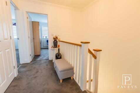 FIRST FLOOR LANDING