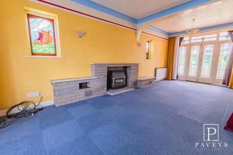 SITTING/DINING ROOM