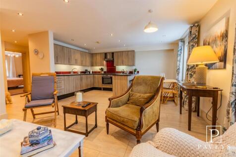 KITCHEN DINER FAMILY ROOM