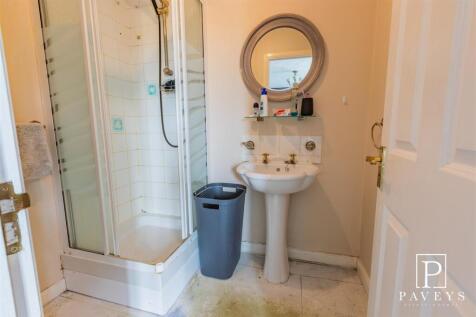 ENSUITE SHOWER ROOM