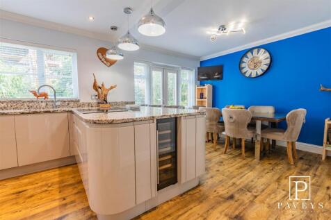 KITCHEN DINER FAMILY ROOM