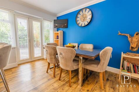 KITCHEN DINER FAMILY ROOM