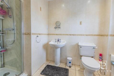 EN-SUITE TO MASTER BEDROOM