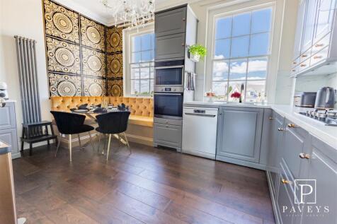 KITCHEN / DINER