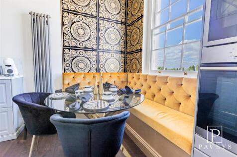 KITCHEN / DINER