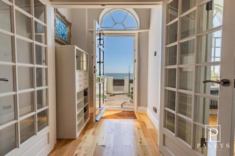 ENTRANCE PORCH