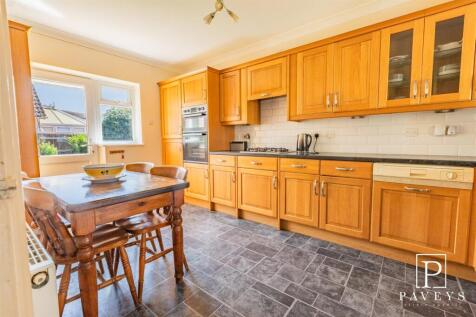 KITCHEN BREAKFAST ROOM