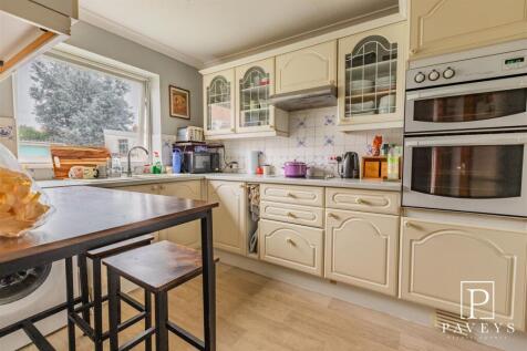 KITCHEN BREAKFAST ROOM