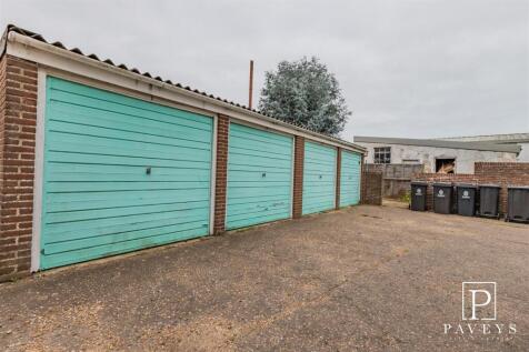 GARAGE IN BLOCK