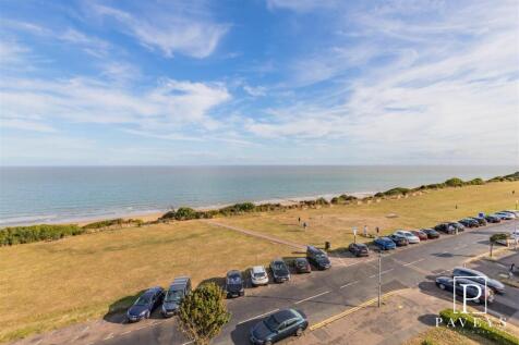 FRINTON&#39;S SEAFRONT