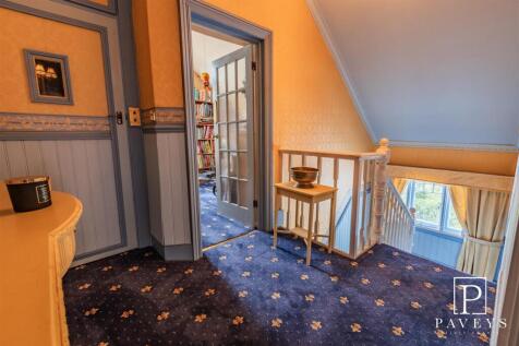FIRST FLOOR LANDING