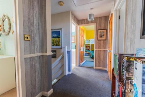FIRST FLOOR LANDING