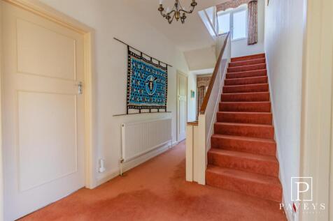 FIRST FLOOR LANDING