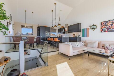 KITCHEN &amp; DINING AREA