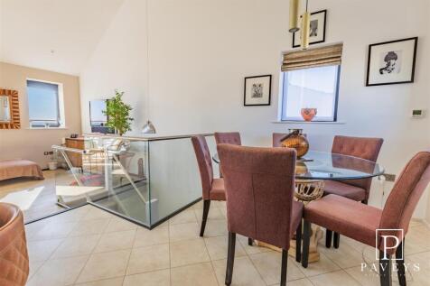 KITCHEN &amp; DINING AREA
