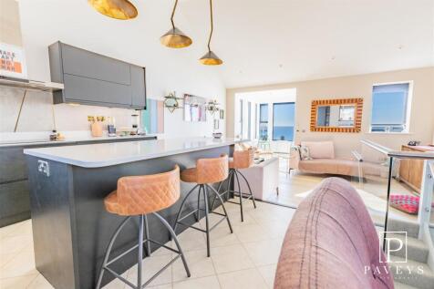KITCHEN &amp; DINING AREA