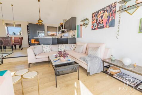 LOUNGE AREA