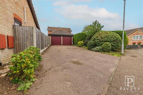 DETACHED DOUBLE GARAGE