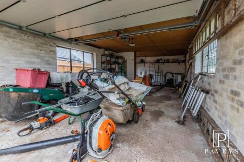 DETACHED GARAGE & OUTBUILDING