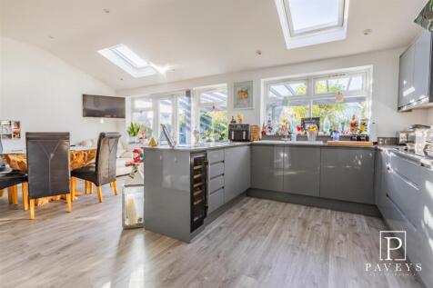 KITCHEN DINER &amp; UTILITY