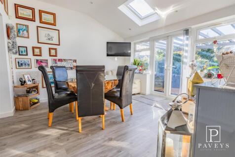 KITCHEN DINER &amp; UTILITY