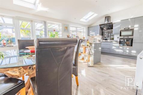 KITCHEN DINER &amp; UTILITY