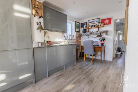 KITCHEN DINER &amp; UTILITY