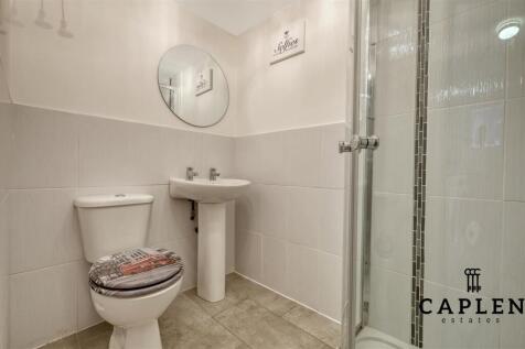 Shower Room Basement.jpg