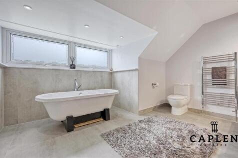 Main Bathroom.jpg