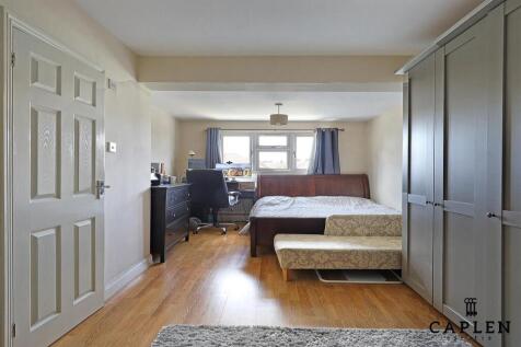 Bedroom 1.jpg