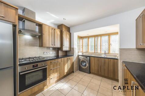 563C New North Road - 02.jpg