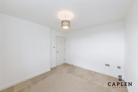 563C New North Road - 14.jpg