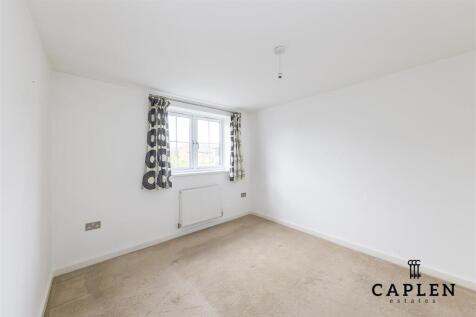 563C New North Road - 15.jpg