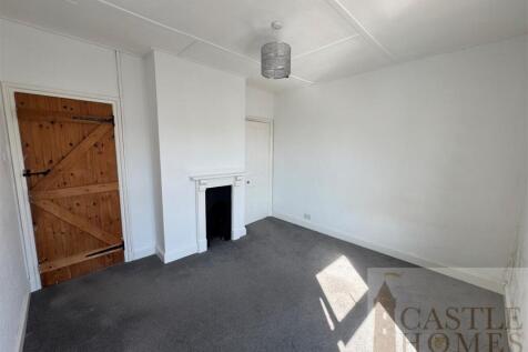front bedroom.jpg