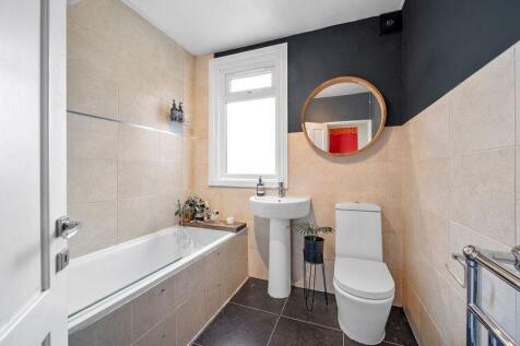 BATHROOM.jpeg