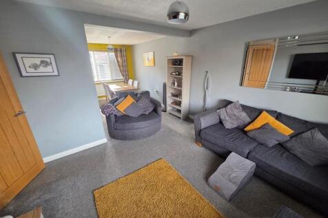 18 dovedale living and dining room.JPG