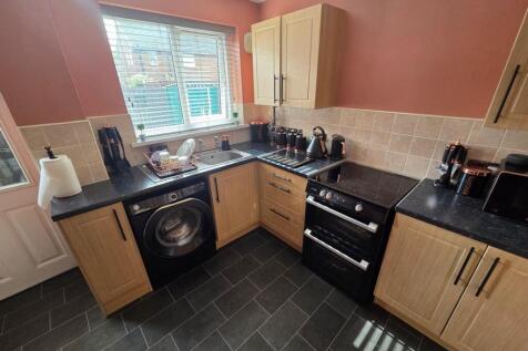 18 dovedale kitchen.JPG