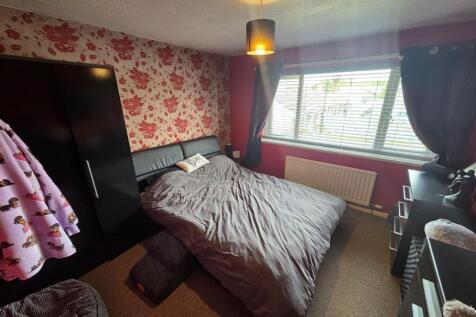 18 dovedale bedroom 3.JPG