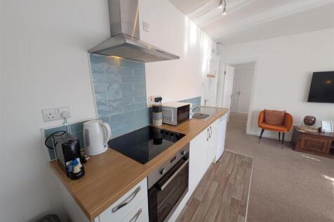 Lounge/Kitchen