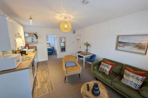 Lounge/Kitchen