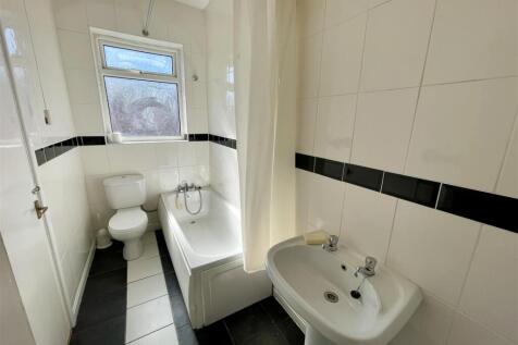Jack &amp; Jill Bathroom
