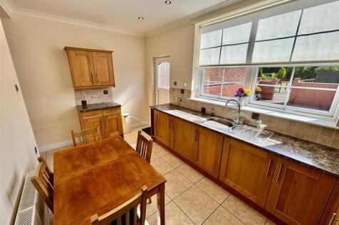 Open Plan Kitchen and Dining Room