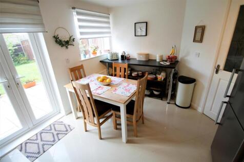 Further Kitchen and Dining Room Image